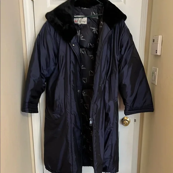 Women’s Navy Blue Winter Coat with Black Fur Collar Coat - Picture 1 of 6